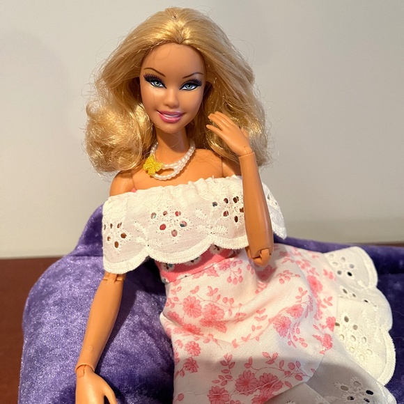 Barbie Doll 2009 Basics Collection 001, Model 06 - Picture 7 of 8